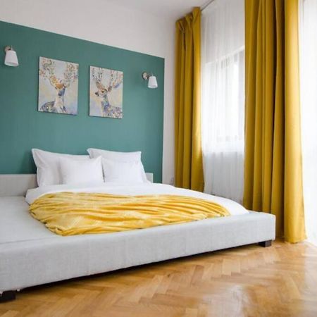 Stylized And Modern Apartment In Bukarest Exteriör bild