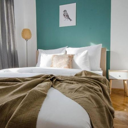 Stylized And Modern Apartment In Bukarest Exteriör bild