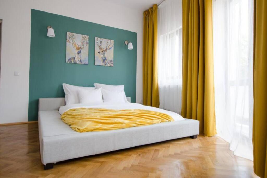 Stylized And Modern Apartment In Bukarest Exteriör bild