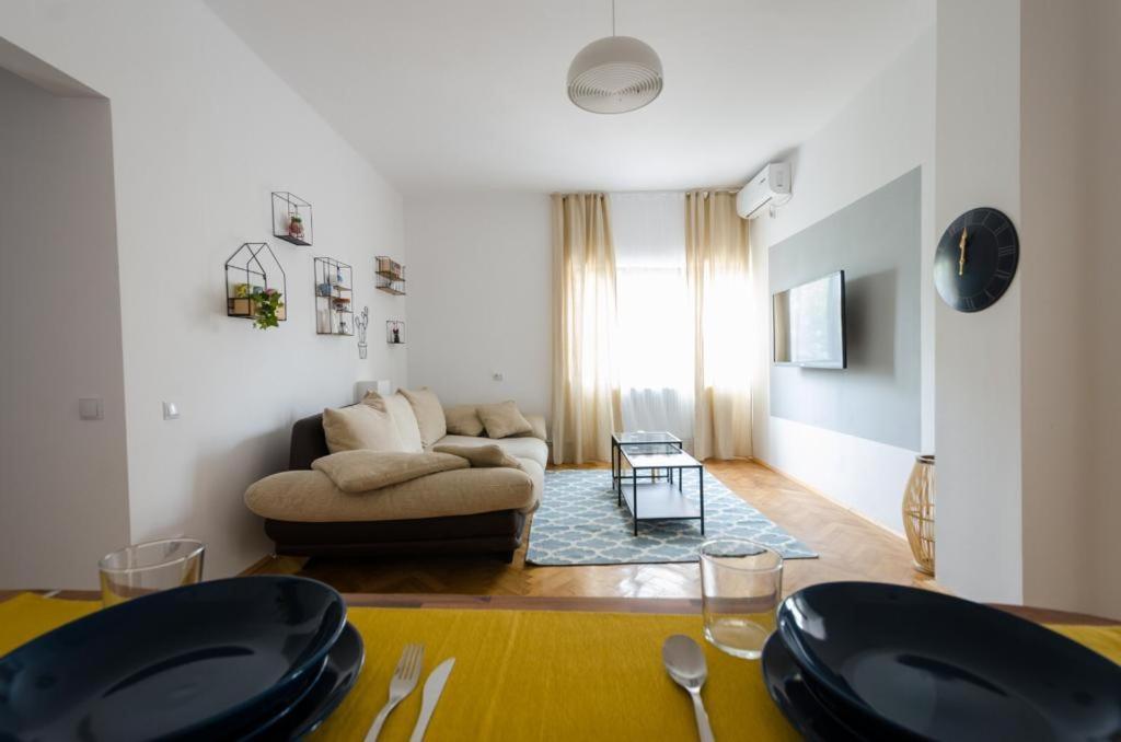 Stylized And Modern Apartment In Bukarest Exteriör bild