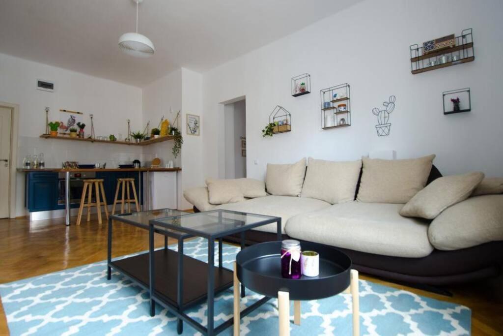 Stylized And Modern Apartment In Bukarest Exteriör bild